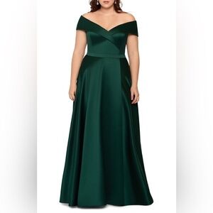 Xscape Women's Green Off-Shoulder Maxi Dress